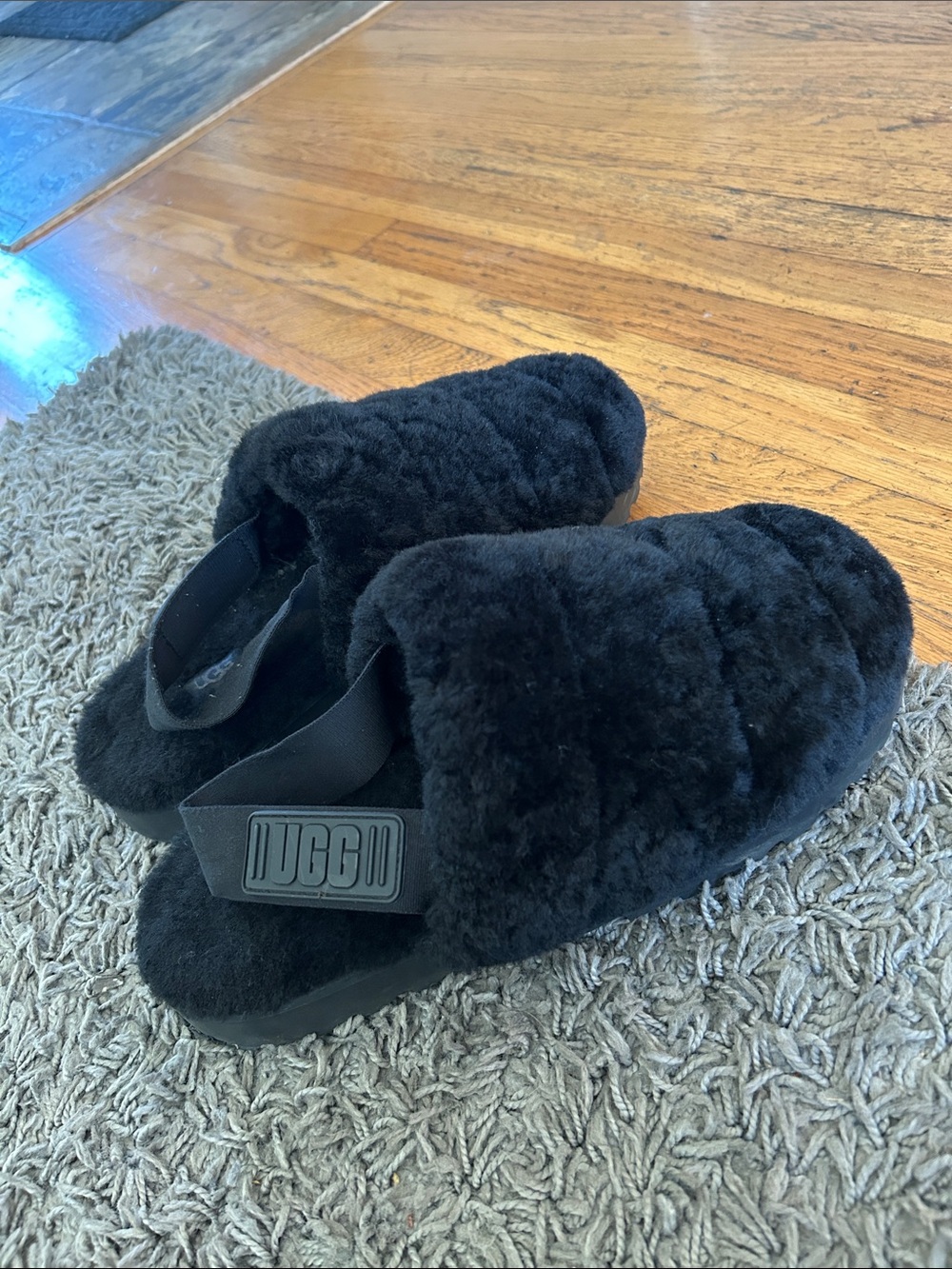 UGG Super Fluff Slipper Black Sheepskin Platform Slingback Women’s 10